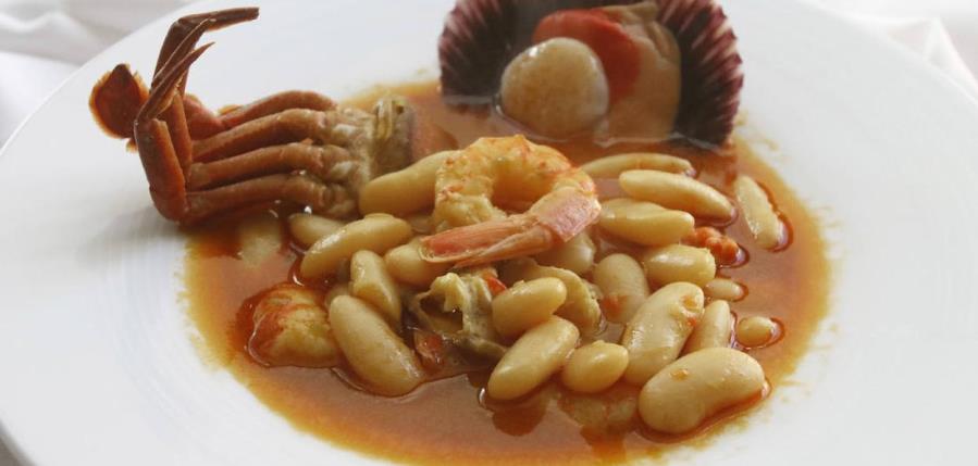 Fabada con mariscos